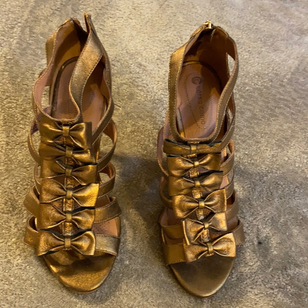 Corso Como bronze, spike heels,6 bows on front of each, zip up back,size 41